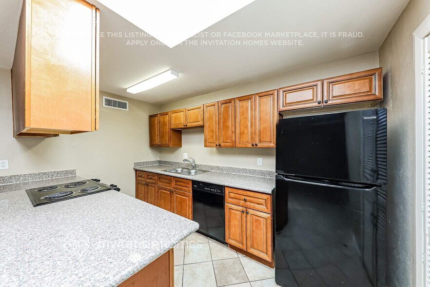 Building Photo - 3735 W Rose Ln