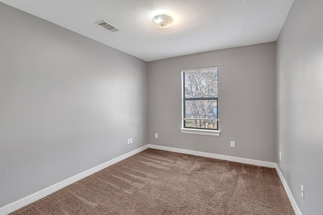 Building Photo - 1802 Eubanks St