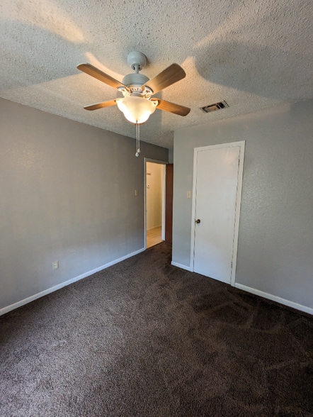 Building Photo - 933 Edwards St