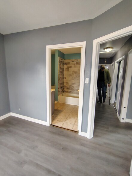 Building Photo - 1706 23rd Ave N