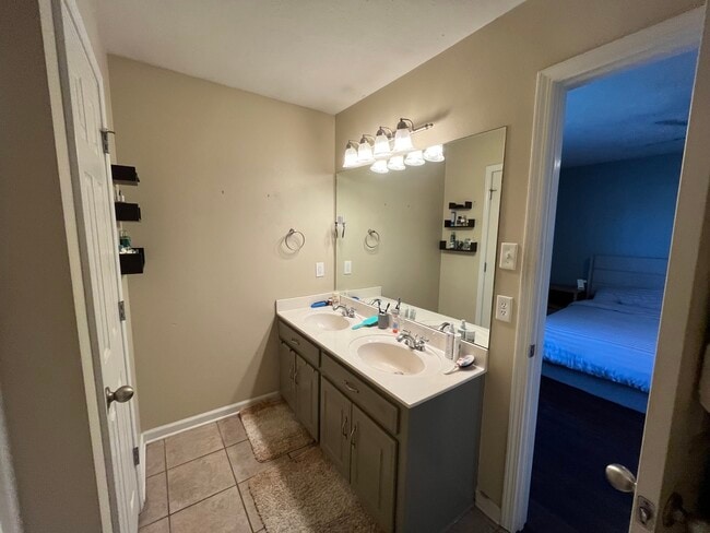 Building Photo - 98 Rosebud Cir