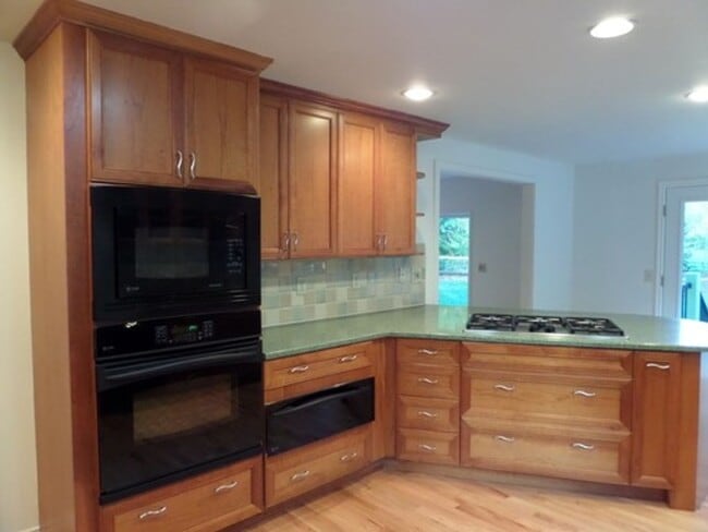 Building Photo - GREAT NEW PRICE! Gorgeous 6-Bedroom Home o...