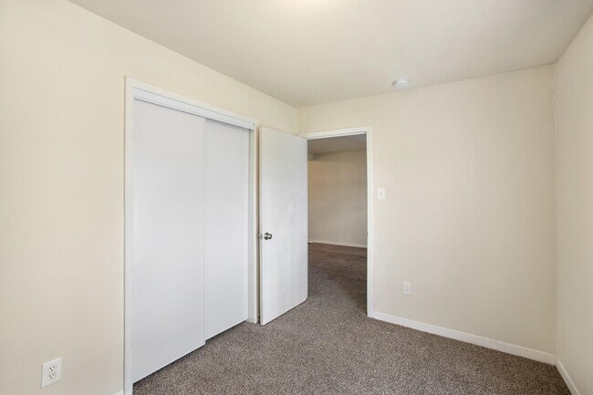 Building Photo - 5415 3 Rd St