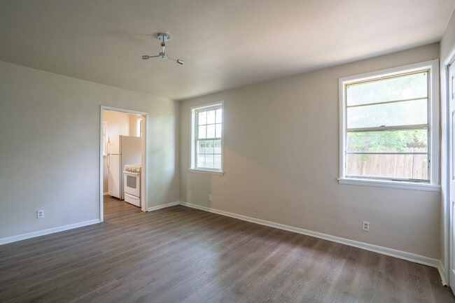 Building Photo - 112 N Delaware Pl
