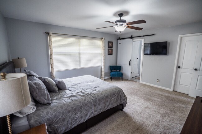 Building Photo - 8647 San Servera Dr E