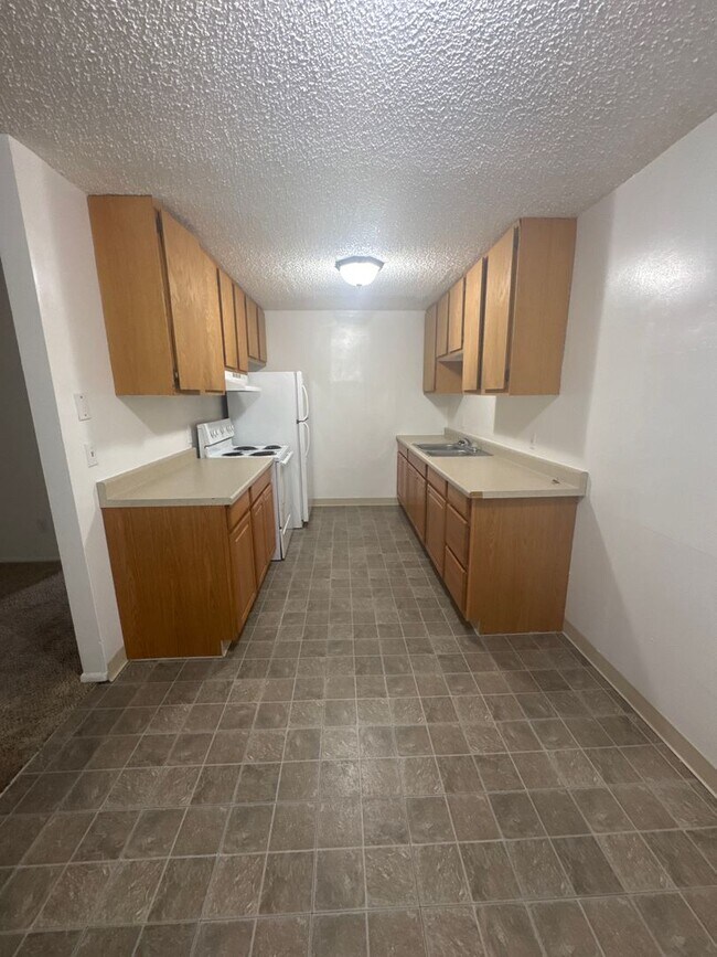 Building Photo - Quail Hollow 12