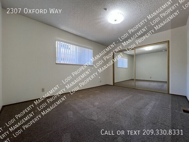 Building Photo - 2307 Oxford Way
