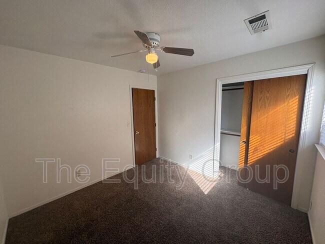 Building Photo - 5936 W Oak Ave