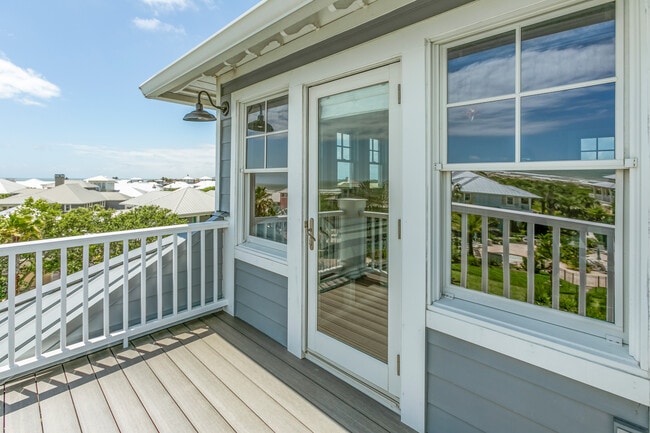 Building Photo - 681 Ocean Palm Way