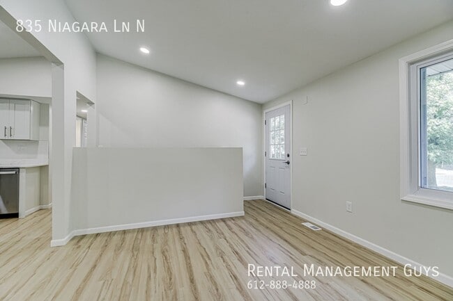 Building Photo - Stunning 4 Bedroom Home! Wayzata School District!