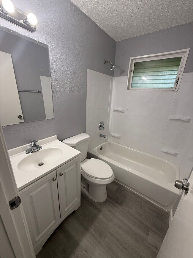 Building Photo - 220 Mc Alpine Dr