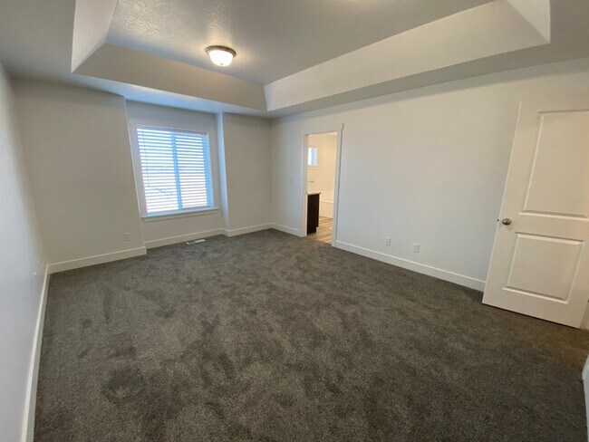 Building Photo - 2035 N 350 E