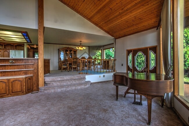 Building Photo - Custom Country Home With Spectacular Views...