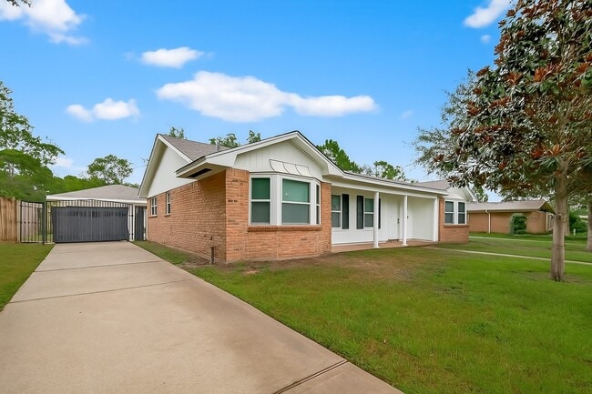 Building Photo - 8210 Edgemoor Dr