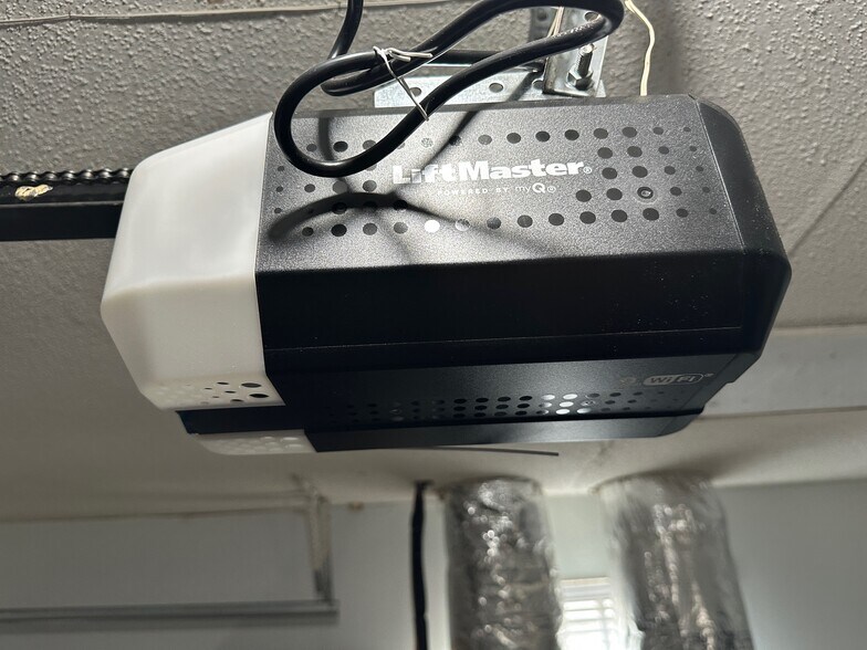 Building Photo - 323 Lance Cir