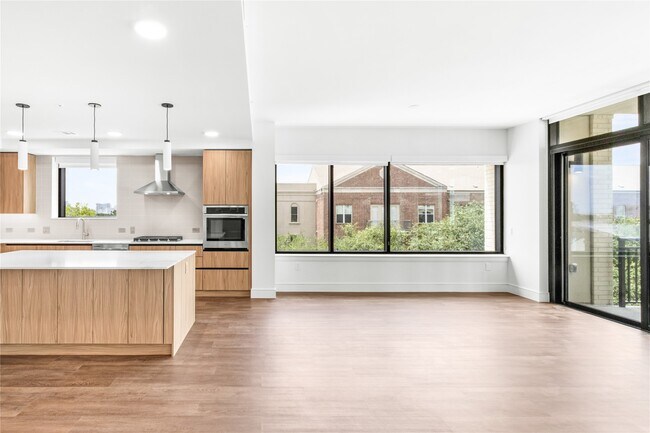 Building Photo - 2311 Westheimer Rd