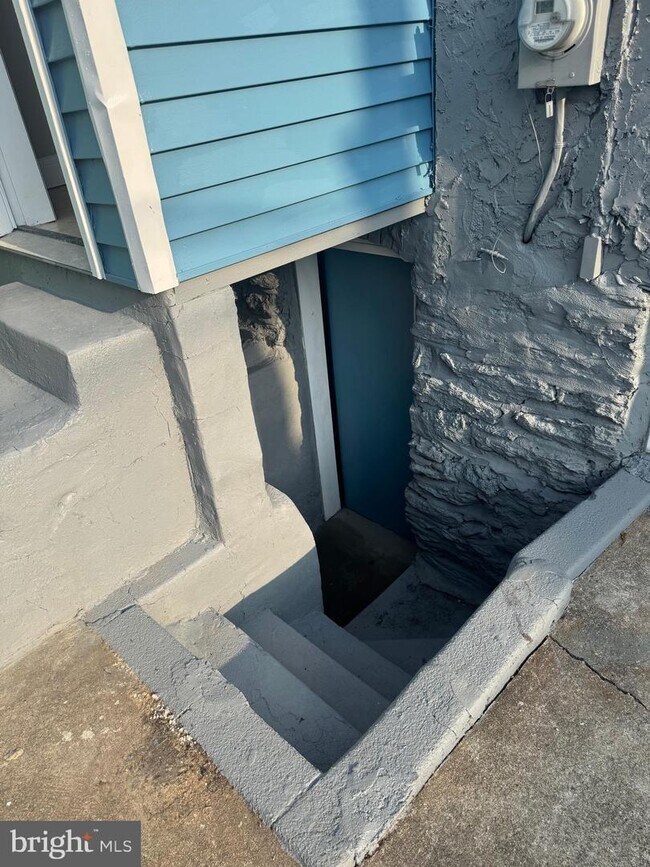 Building Photo - 1945 W Airdrie St