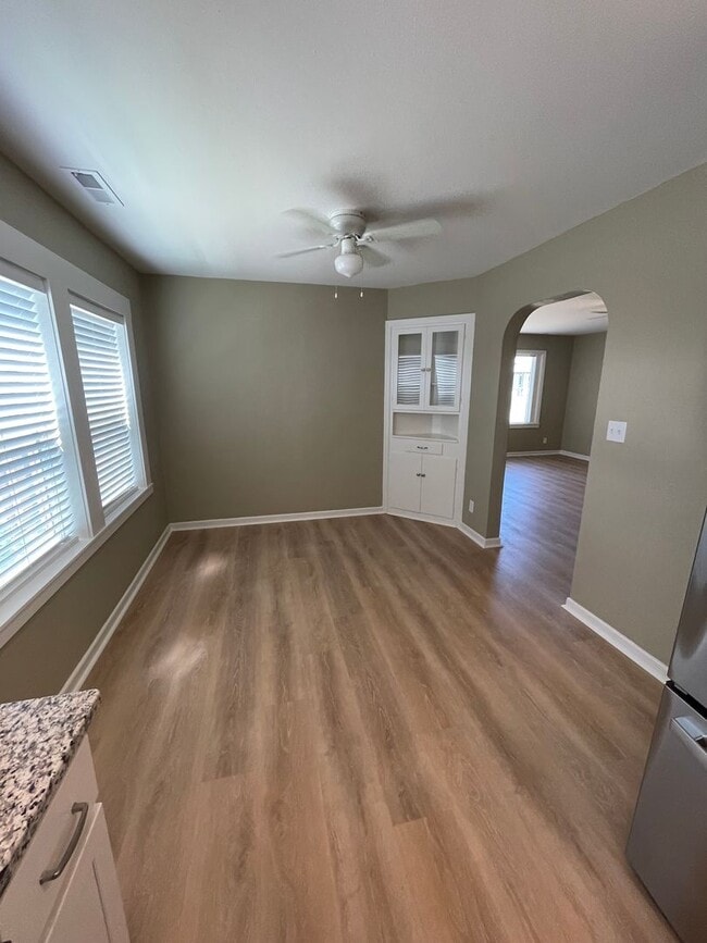 Building Photo - Fully Remodeled Home on Large Lot!