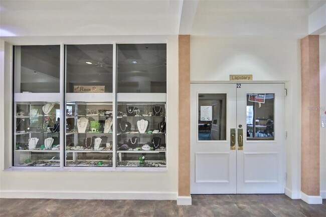 Building Photo - 2038 Grantham Greens Dr