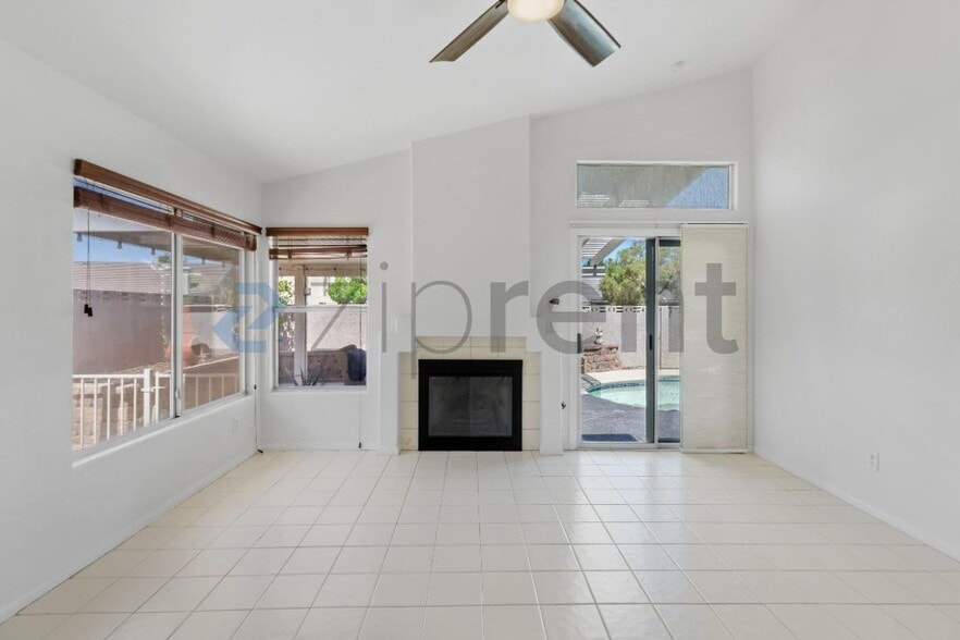 Building Photo - Unit