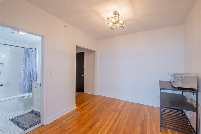 Building Photo - 285 Lynn Shore Dr