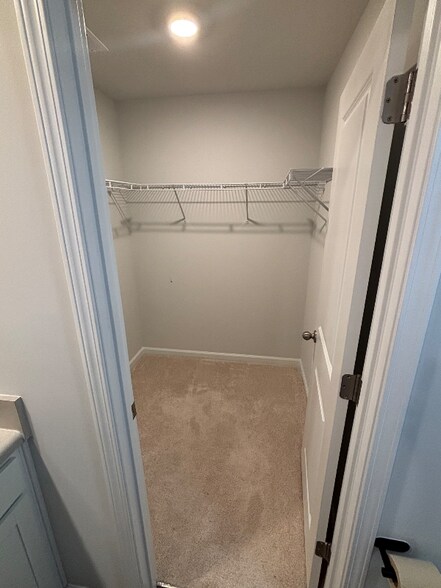 Building Photo - 125 E Sunrise Ln