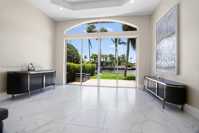 Building Photo - 1580 Shoreline Way