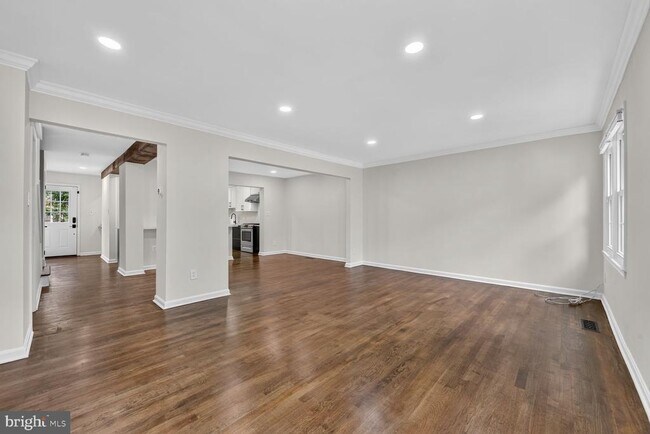 Building Photo - 7426 Hallcrest Dr