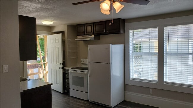 Building Photo - 214 W Republic St