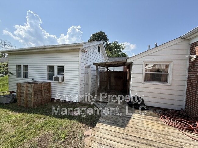 Building Photo - 21 Mansford Dr
