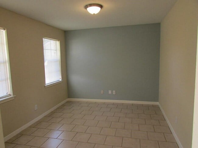 Building Photo - 1322 Kappa St