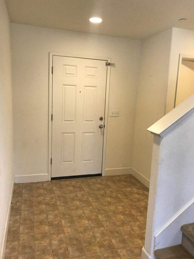 Building Photo - Now Available – 4 Bedroom Home with Loft i...