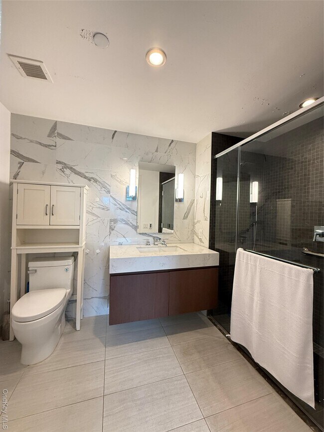 Building Photo - 138-35 39th Ave