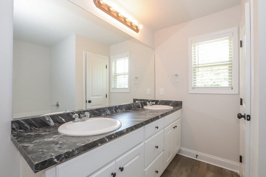 Building Photo - 150 Heartland Cir