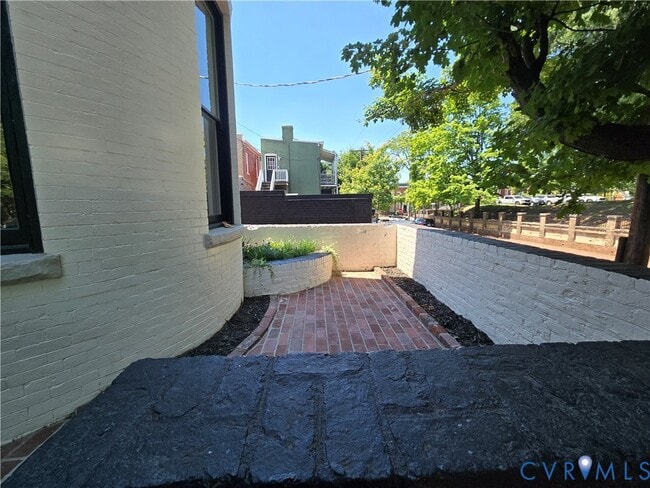 Building Photo - 1 N Harvie St