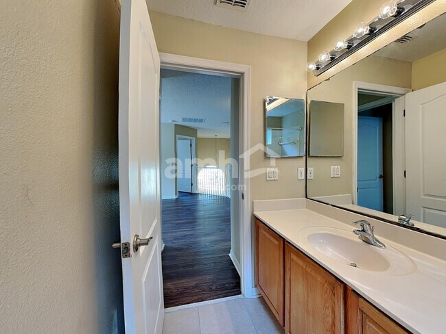 Building Photo - 9448 Candice Ct