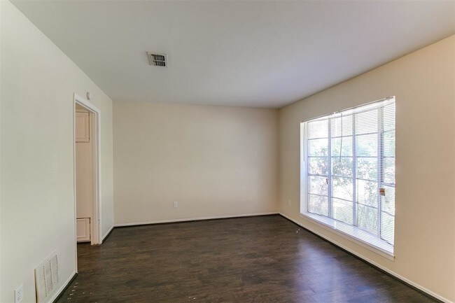 Building Photo - 2503 Knoll St