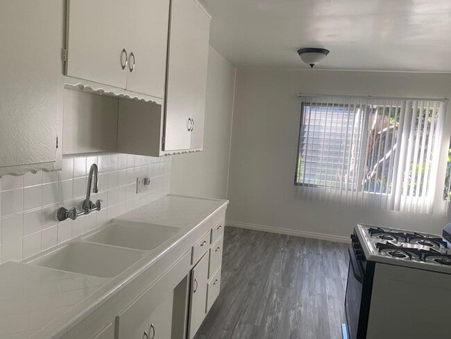 Interior Photo - 1425 E. Appleton St.