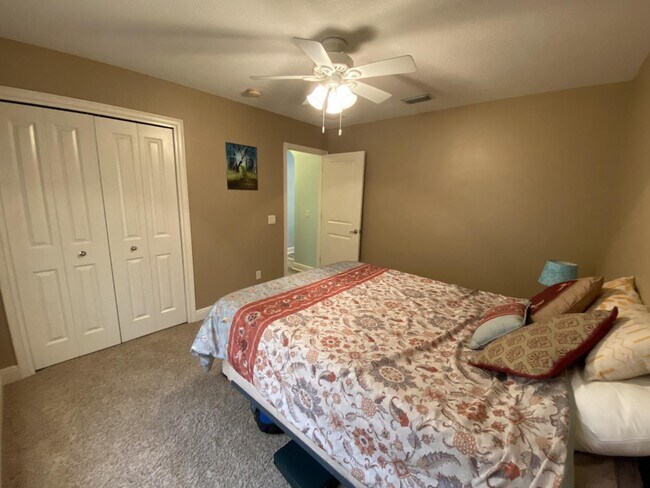 Building Photo - 2722 Lakes Edge Ln