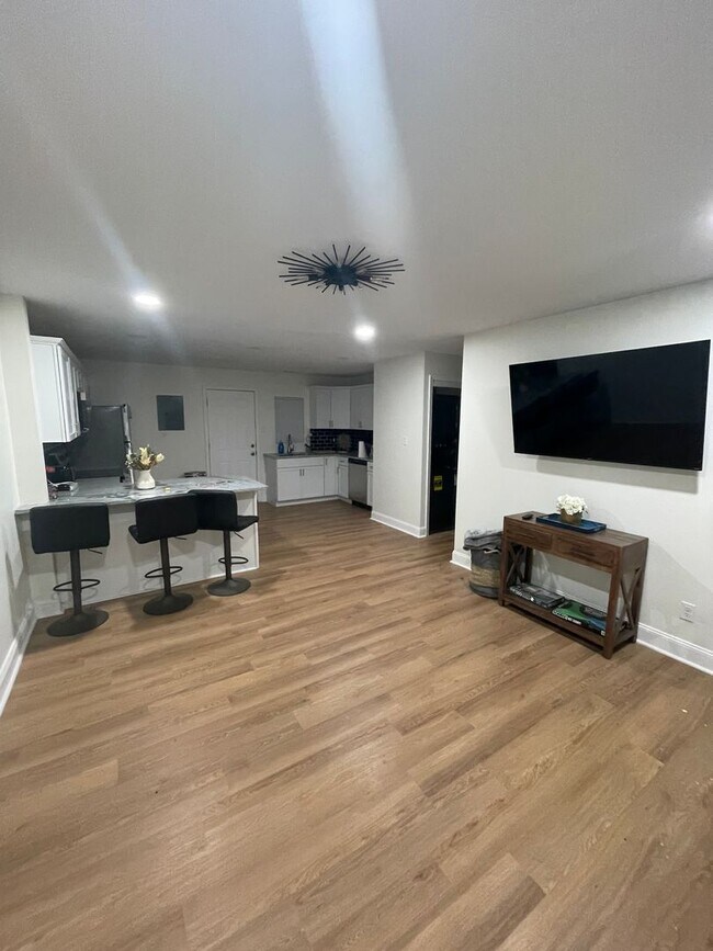 Building Photo - Section 8 Ready Home ! Accepting S8 Applicants Only!