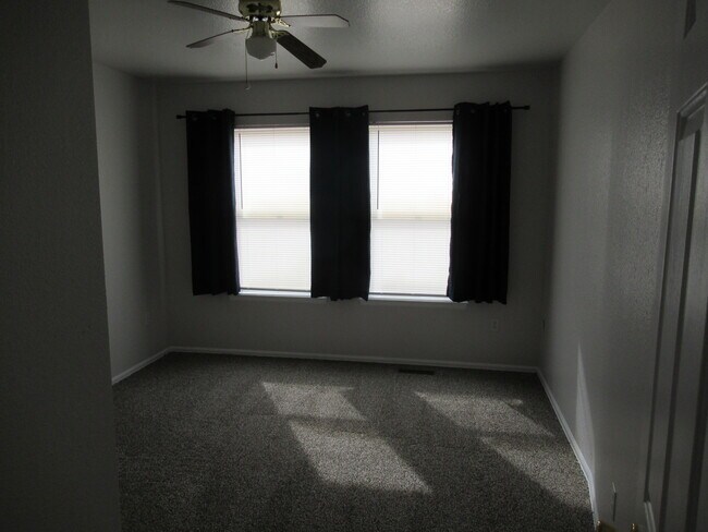 Building Photo - 3091 Leoti Dr