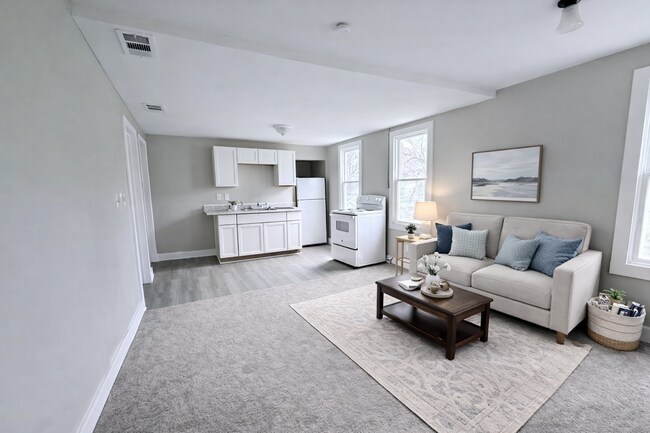 Building Photo - Freshly Renovated Cleveland Duplex Unit with Utilities Included