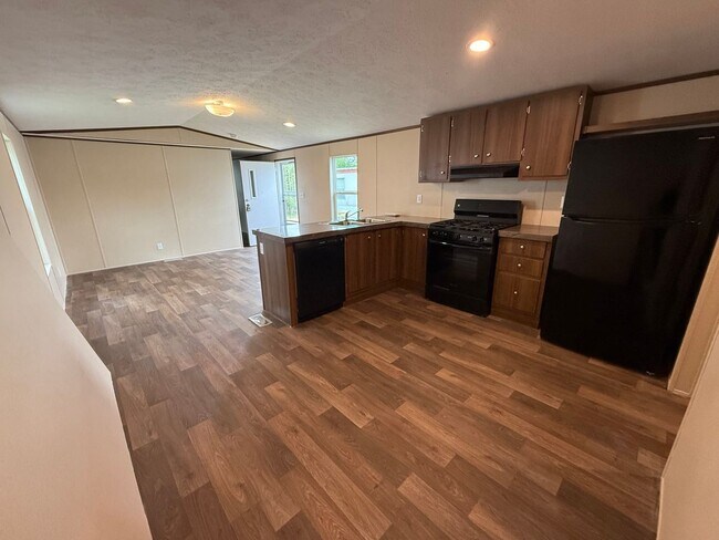 Building Photo - Knolls MHP