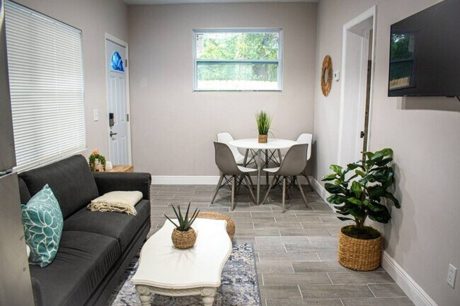 Building Photo - Glamorous Ybor Home • near Downtown