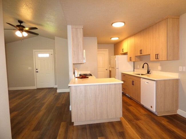 Building Photo - 3576-3578 Fisher Ct NE Salem, OR 97305