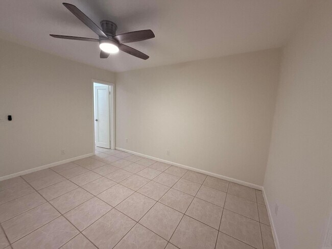Building Photo - 358 Normandy H