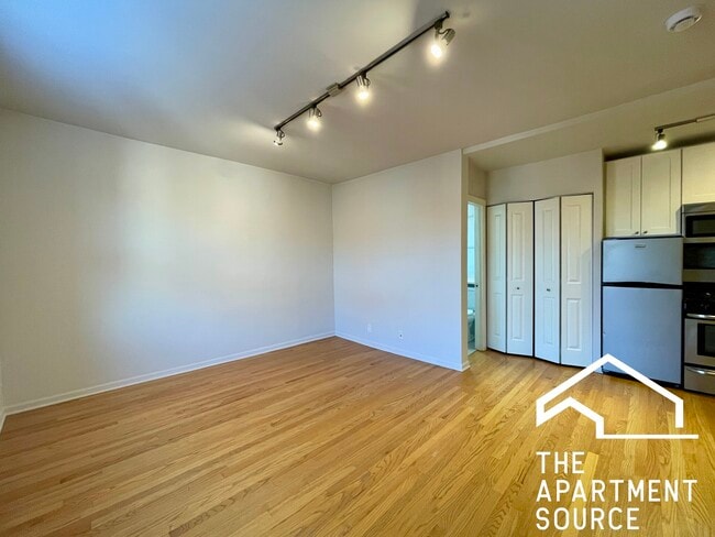 Building Photo - 2834 W Palmer St