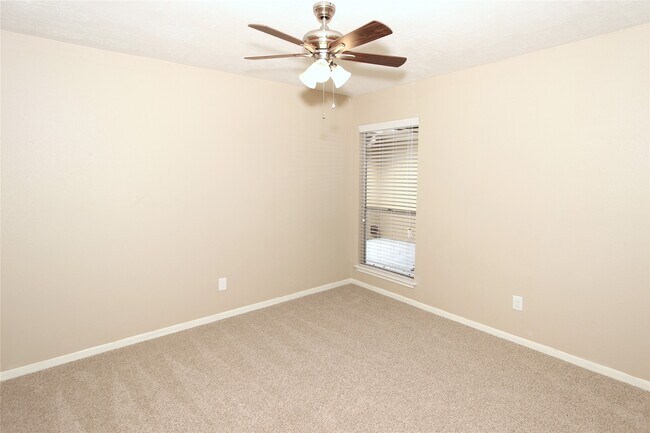 Building Photo - 2731 Colony Dr