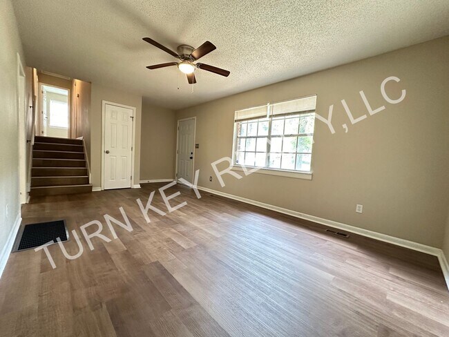 Building Photo - 1608 Azalea Dr