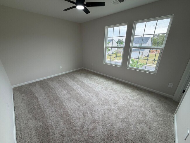 Building Photo - 4 Bedrooms, 3 Bathrooms - Home in West Rome!